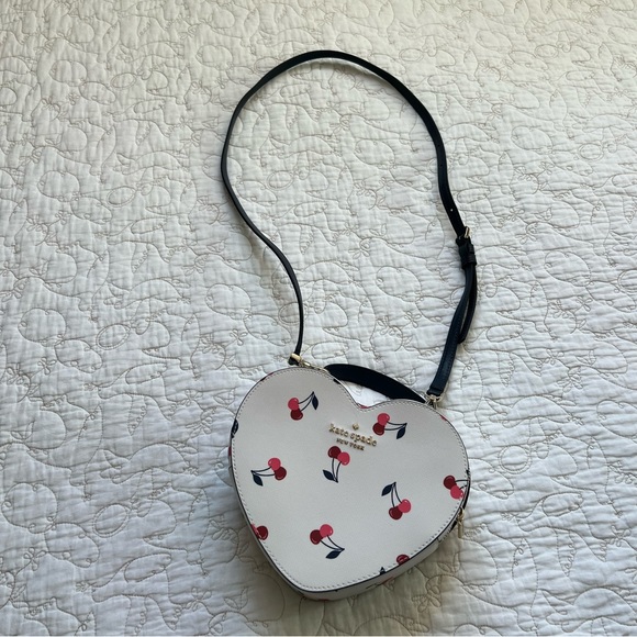 kate spade Handbags - Kate Spade Heart Purse